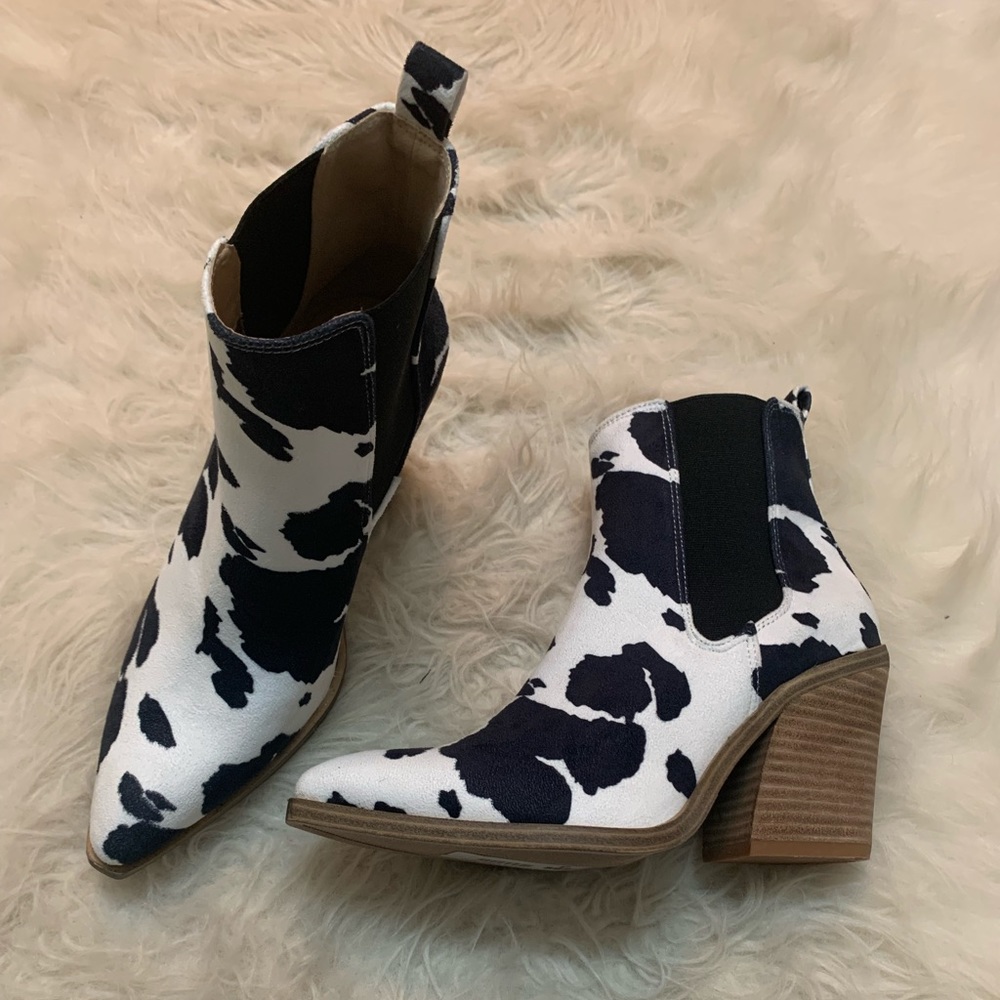 NWT black/white printed booties
